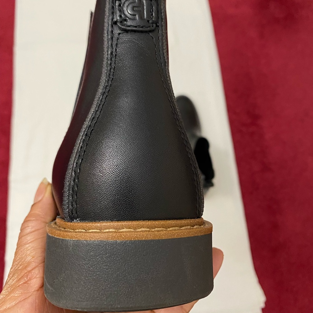 NWT Cole Hann Faux Leather Chelsea Boots Size 8. - Picture 9 of 10
